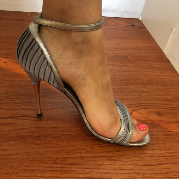 FINAL PRICE - Guess Heels - Picture 1 of 6